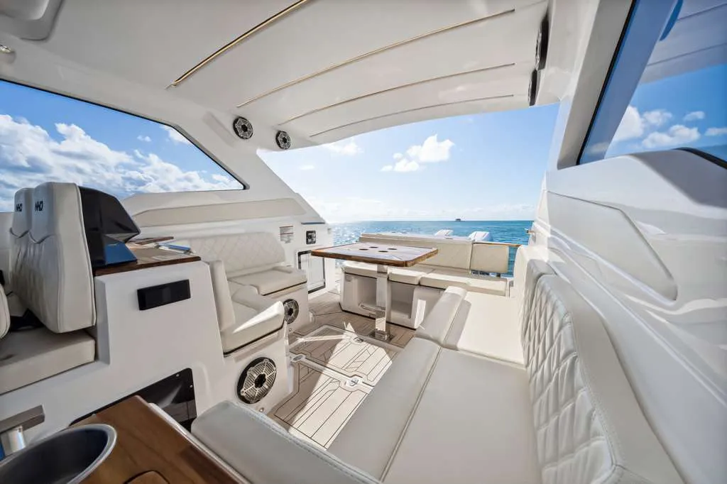 2025 NHD 365 HT — cockpit and salon seating