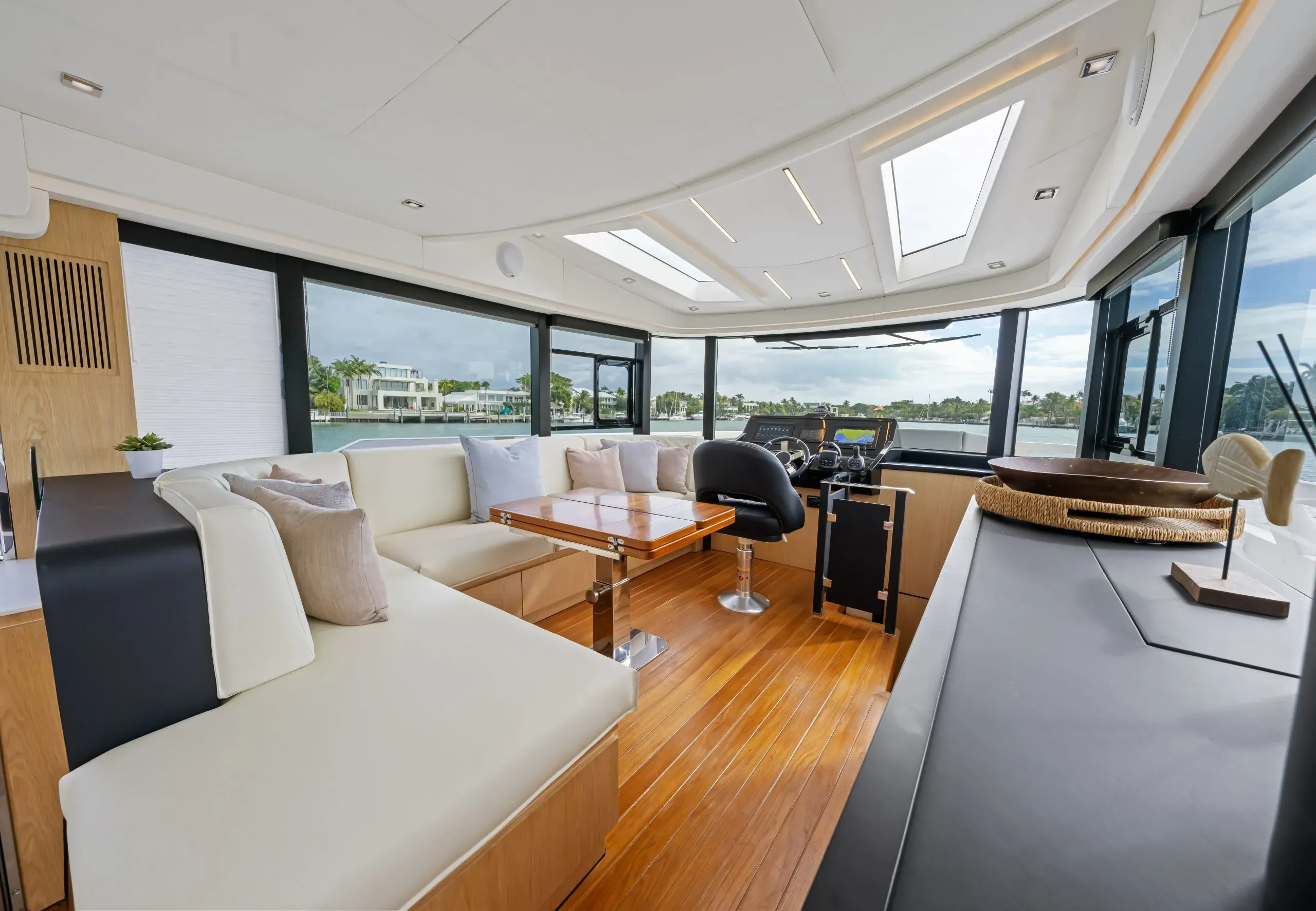 OKEAN 52 — salon